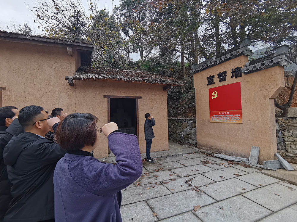 屯溪城建投公司黨支部開展“走進(jìn)紅色記憶、傳承初心使命”主題黨日活動